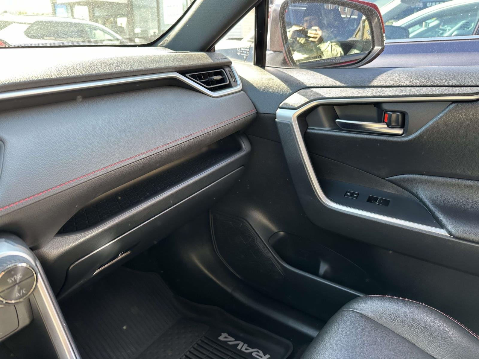 2023 Toyota RAV4 SE - Photo 24