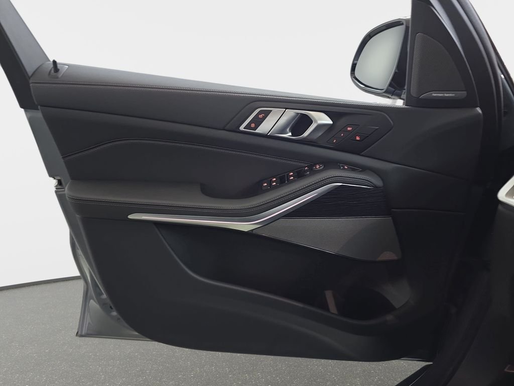 New 2026 Skyscraper Grey Metallic BMW xDrive40i image 25