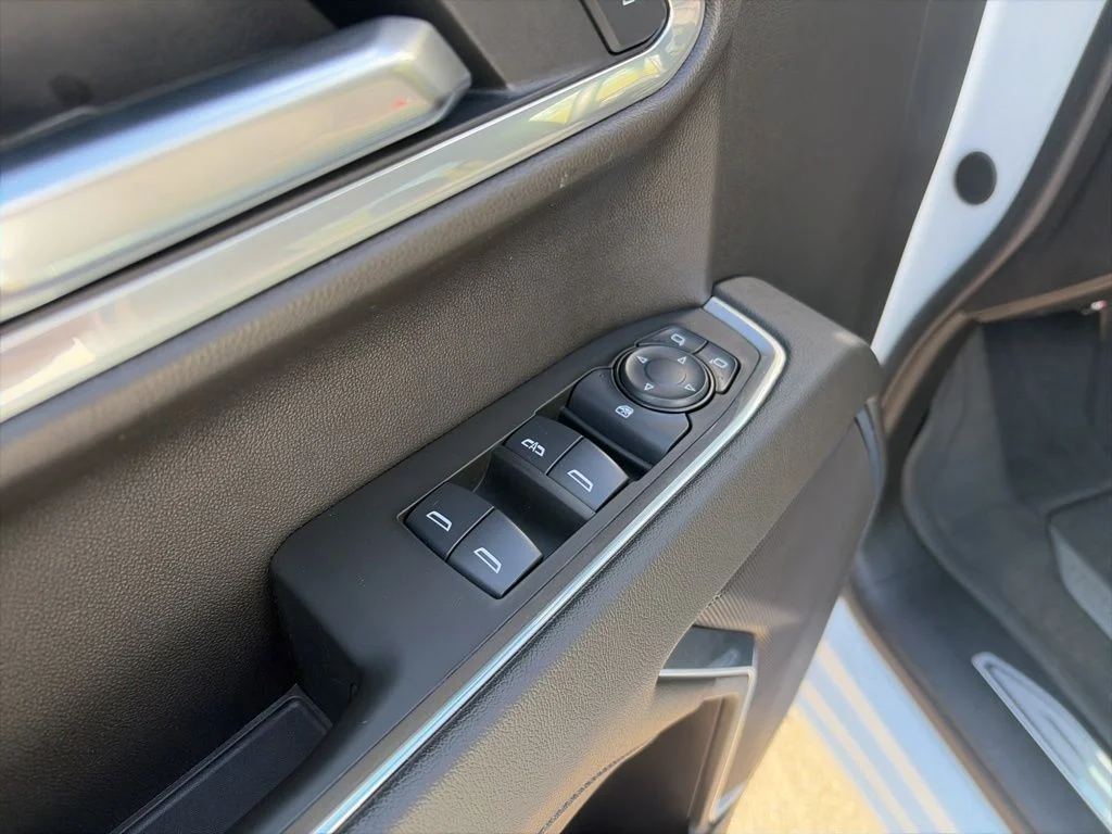 Used 2025 White Chevrolet LT image 21