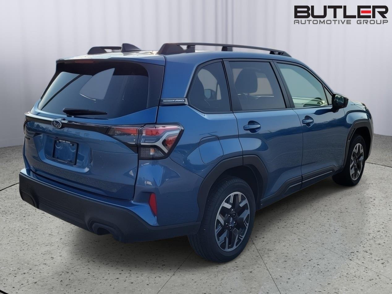 Used 2025 Horizon Blue Pearl Subaru Premium image 3