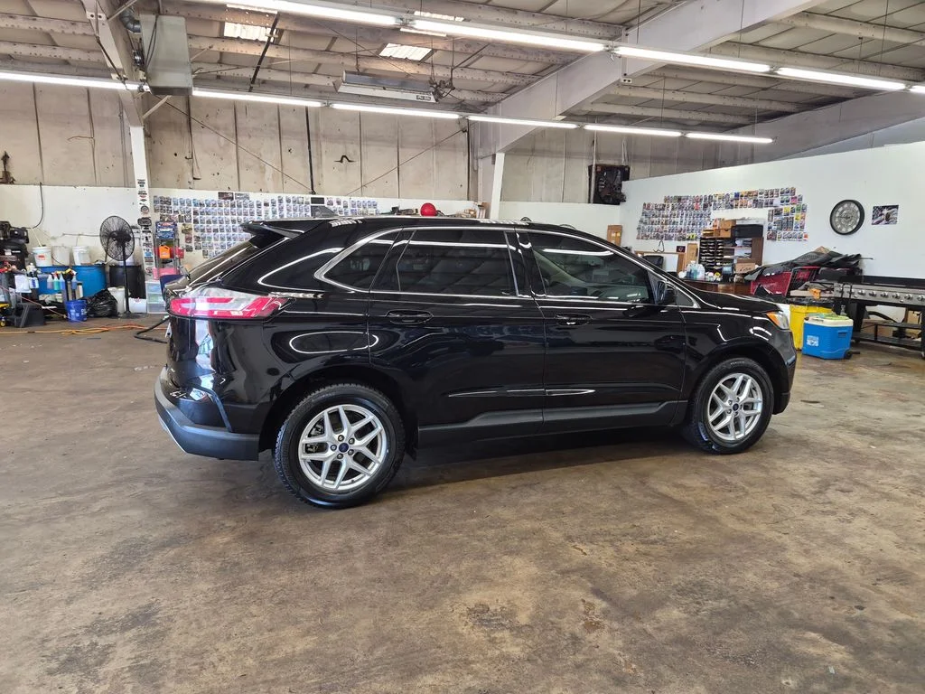 Certified Used 2022 Black Metallic Ford SEL image 4