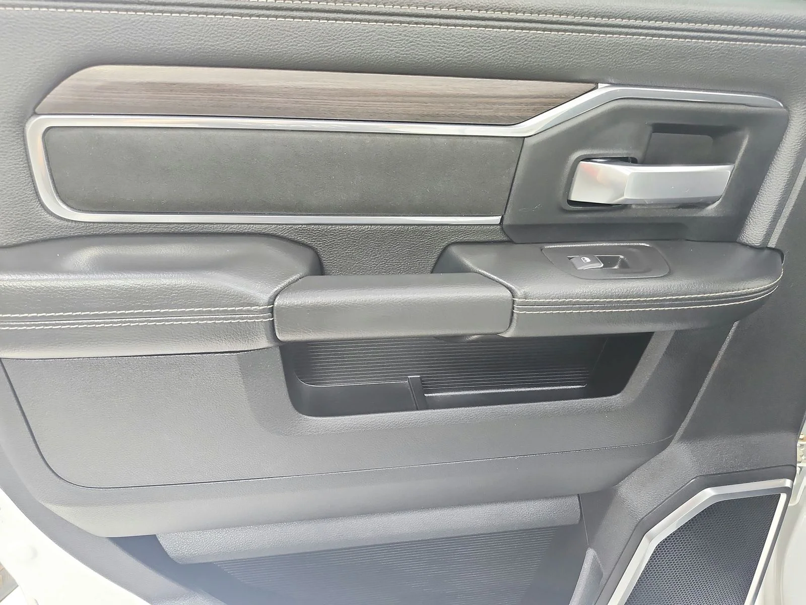 Used 2025 White Ram Laramie image 40