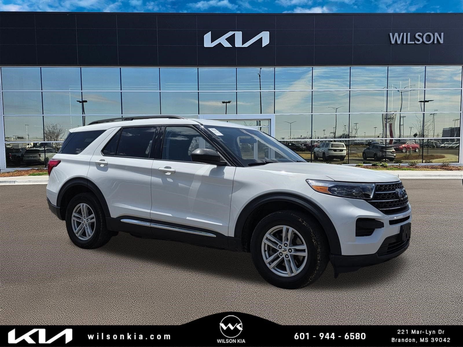 2023 Ford Explorer XLT 4WD's photo