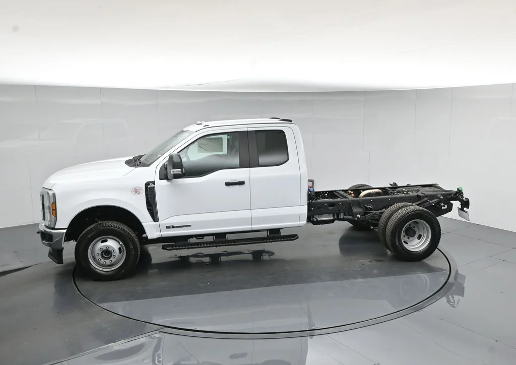 New 2025 White Ford XL image 39