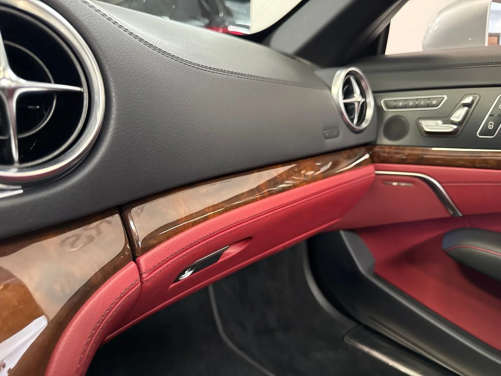 Used 2019 Silver Mercedes-Benz SL 550 image 35