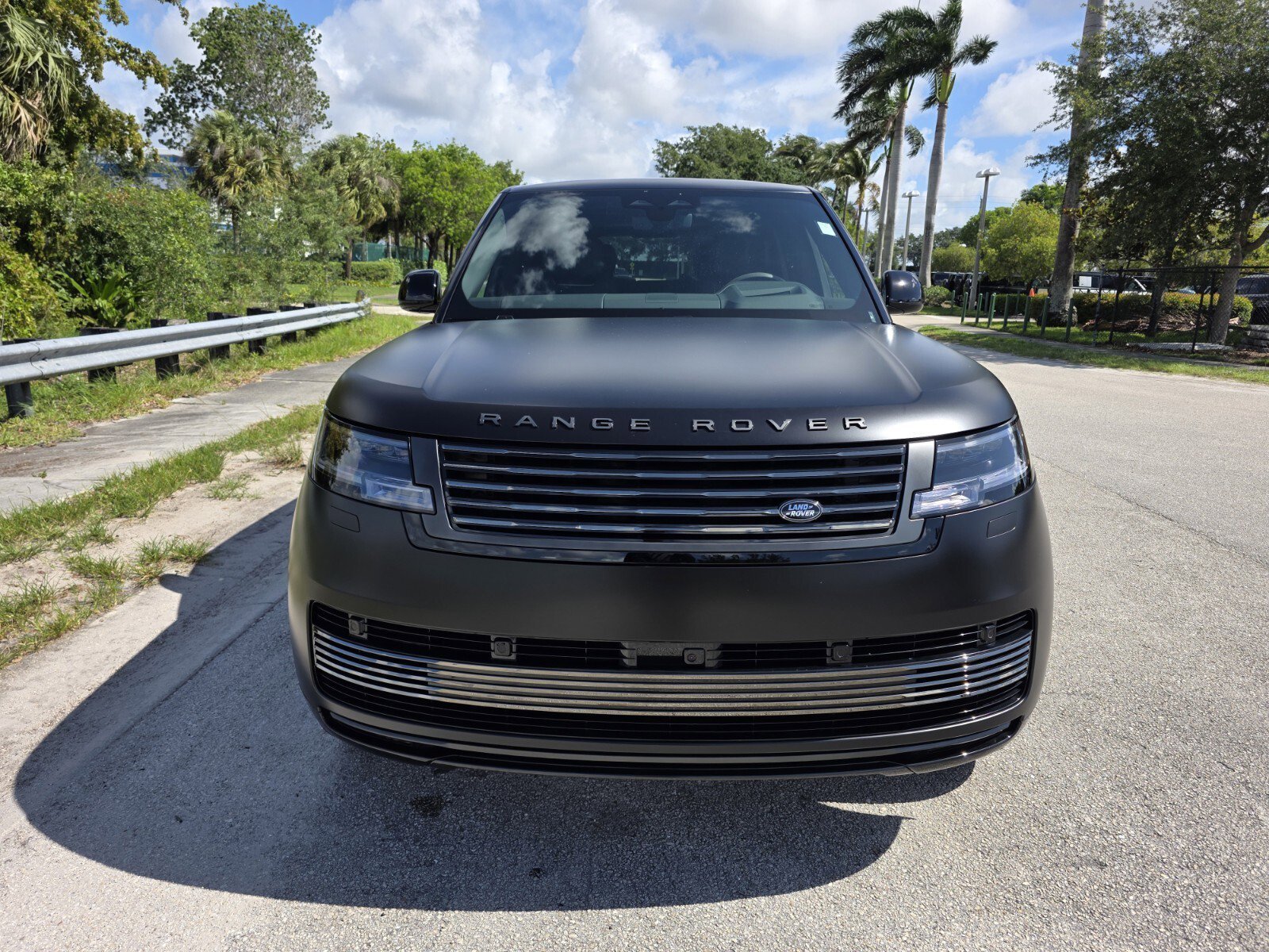 New 2026 Obsidian Black Satin LAND ROVER SV Signature Suite image 8