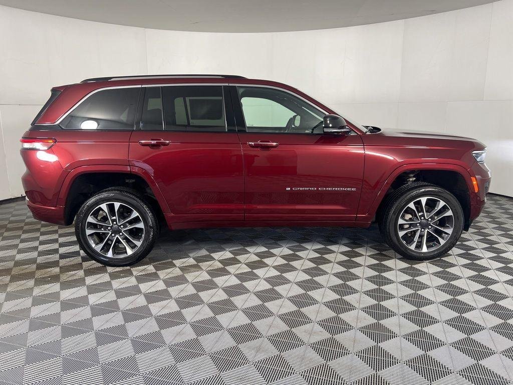 Used 2024 Velvet Red Pearlcoat Jeep Overland image 10