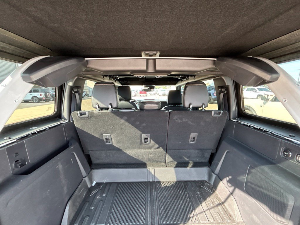 Used 2023 Oxford White Ford Badlands image 9