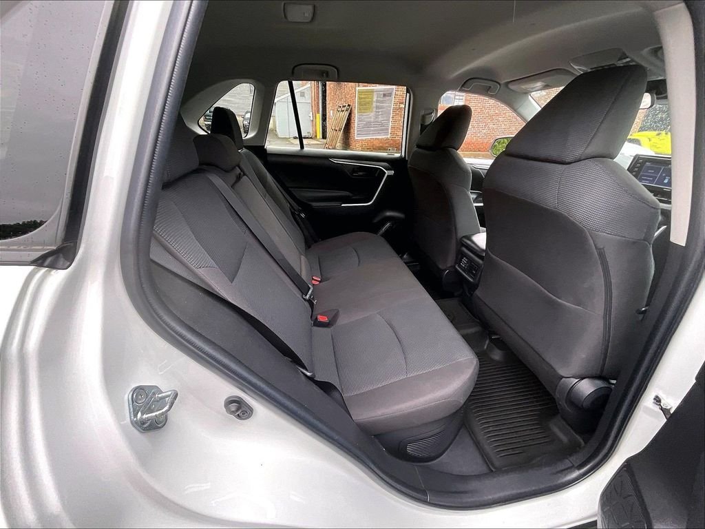 Used 2022 White Toyota LE image 16