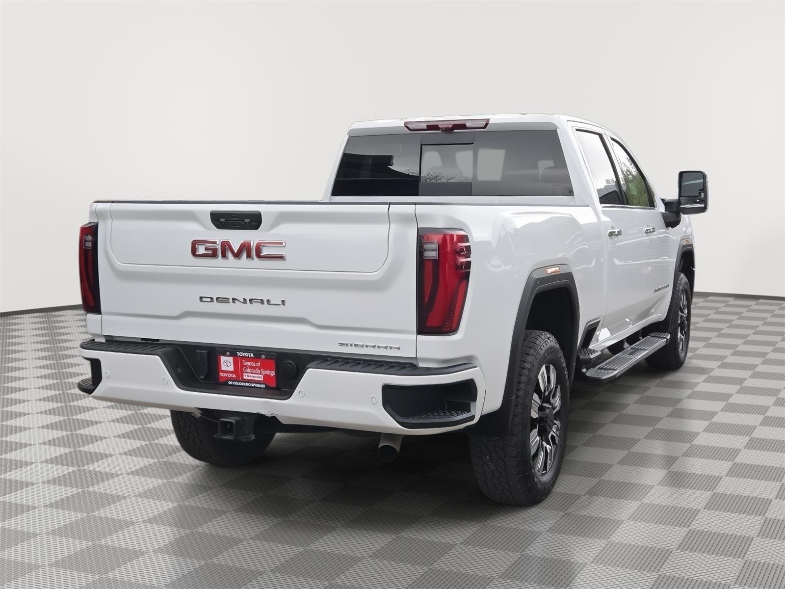 Used 2025 Summit White GMC Denali image 9