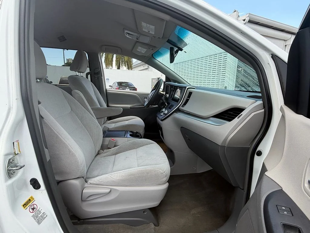 Used 2015 White Toyota LE image 12