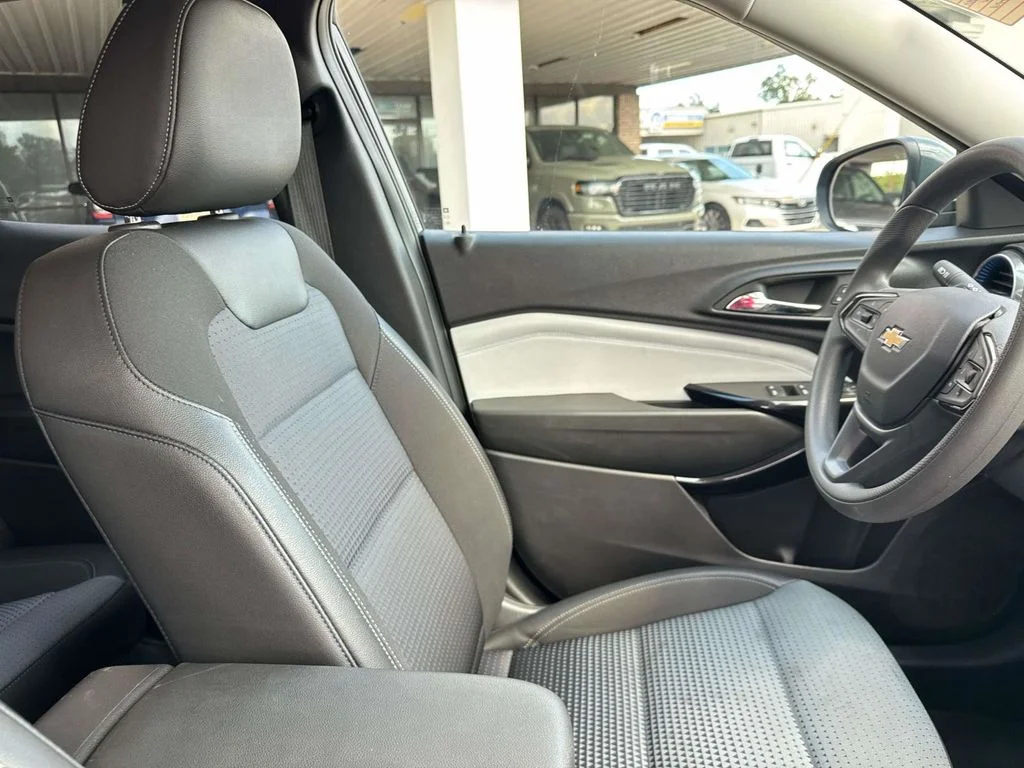 Used 2025 Gray Chevrolet LT image 25