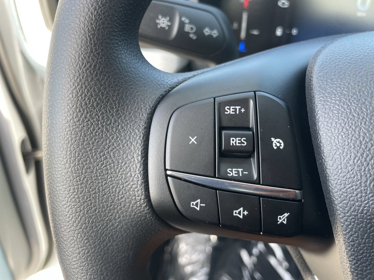 New 2026 Space White Metallic Ford XLT image 25