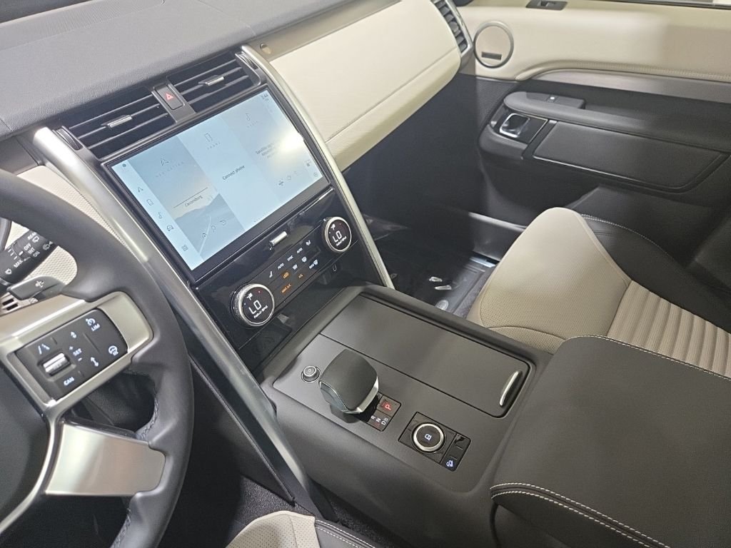 New 2026 Sedona Red Land Rover Gemini Edition image 14