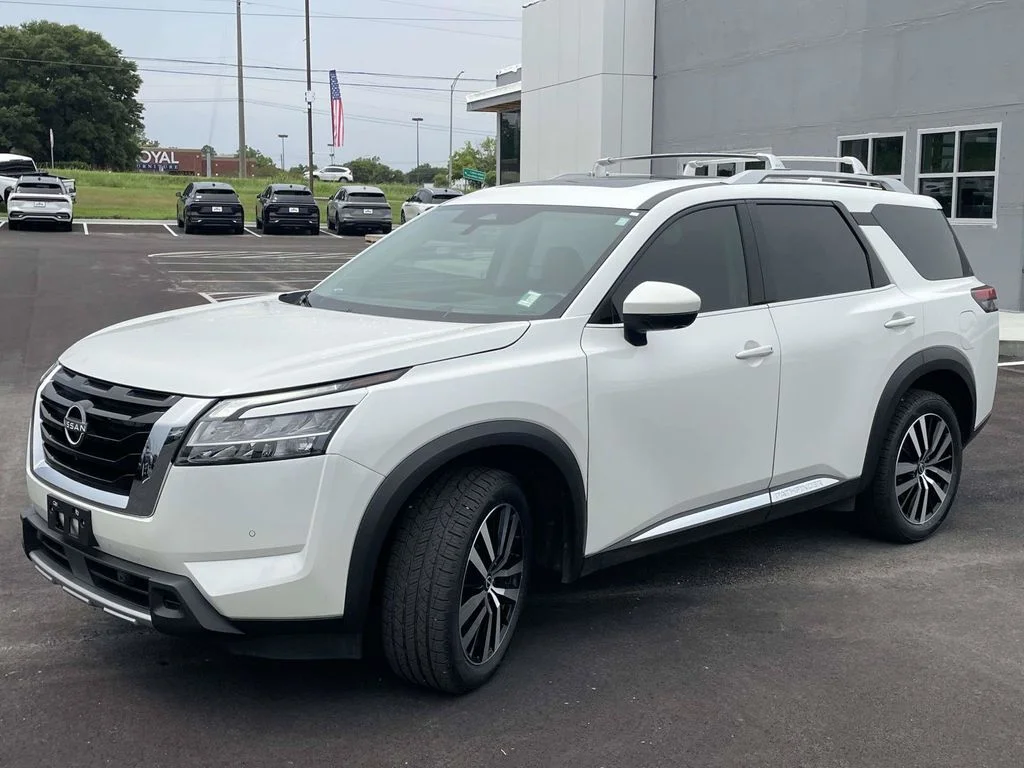 Certified Used 2023 White Nissan Platinum image 7