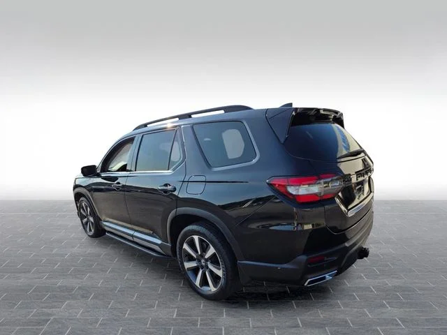 Used 2023 Black Honda Touring image 5