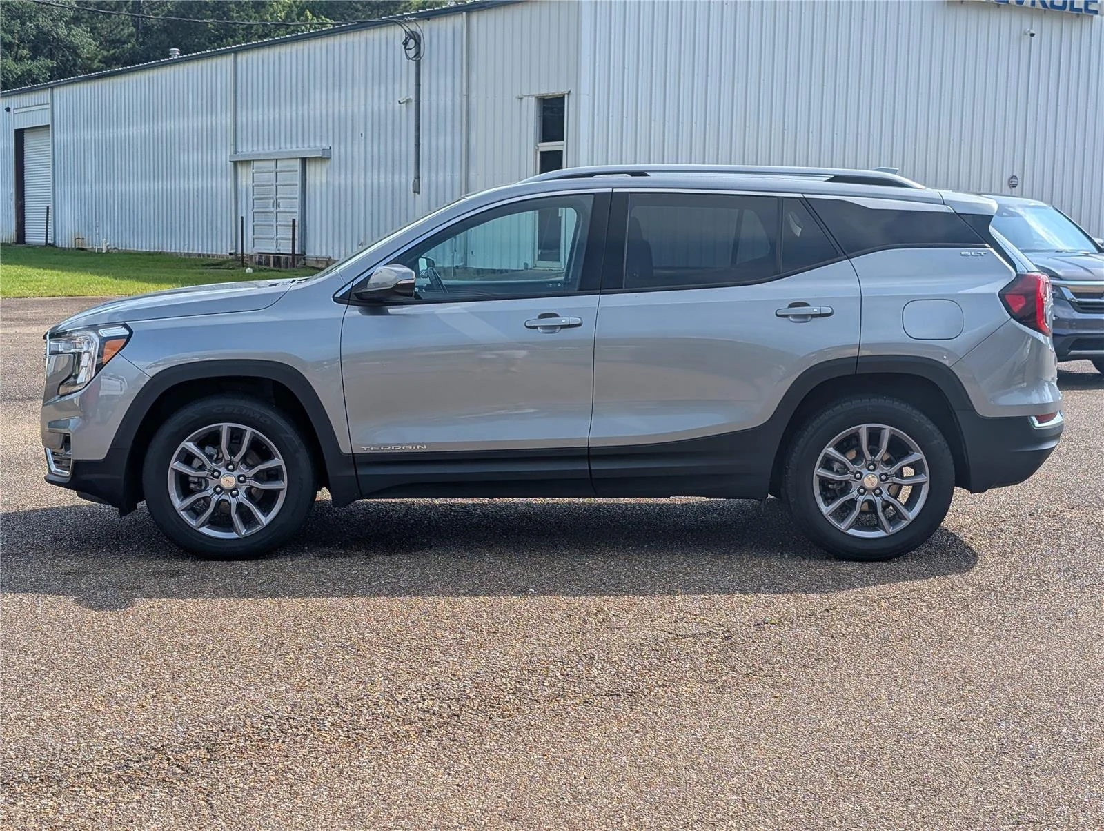 Used 2024 Sterling Metallic GMC SLT image 2