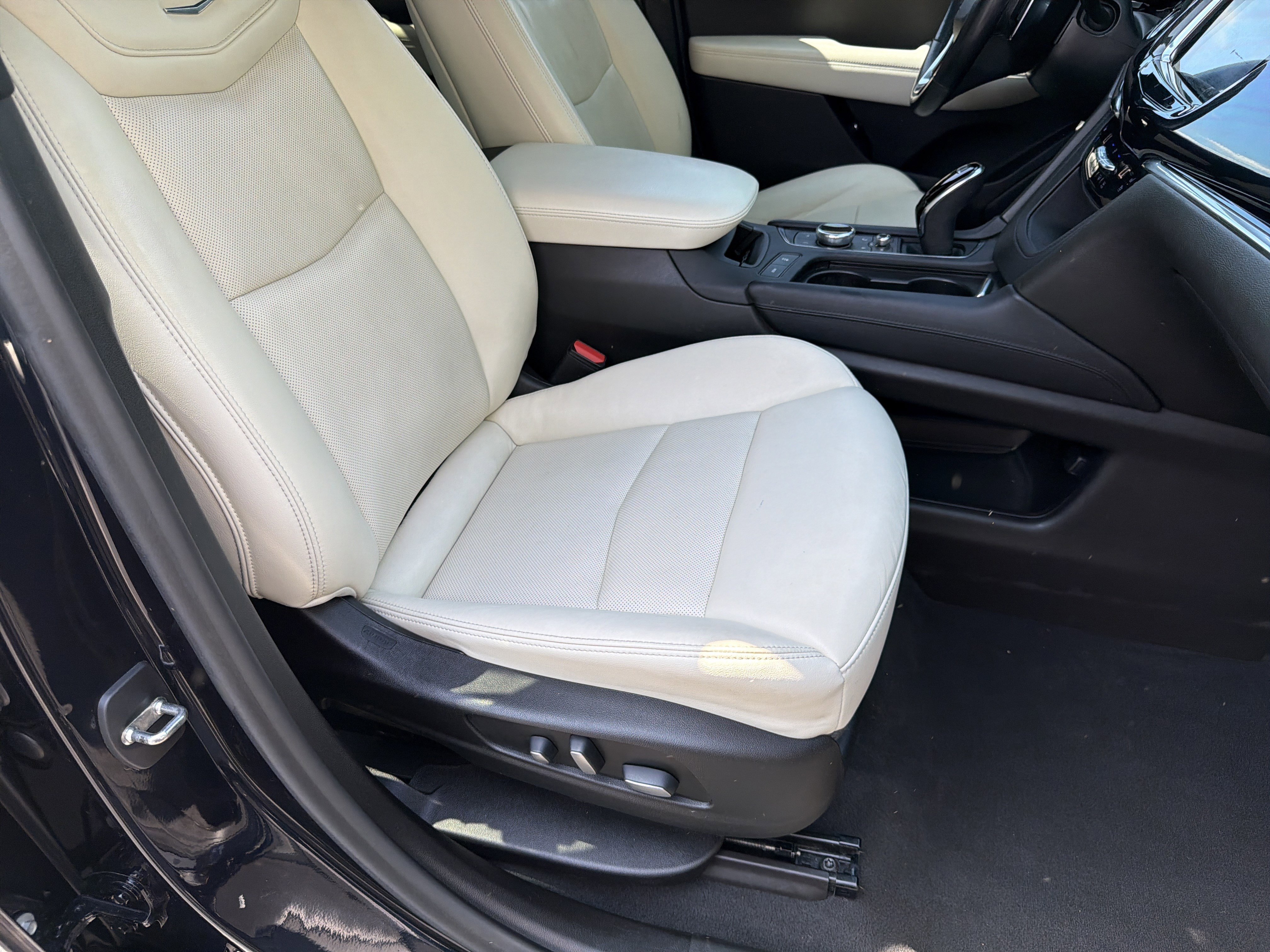 Used 2021 Dark Moon Blue Metallic Cadillac Sport image 17