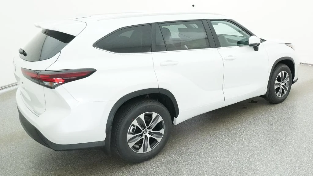 New 2026 Wind Chill Pearl Toyota XLE image 9