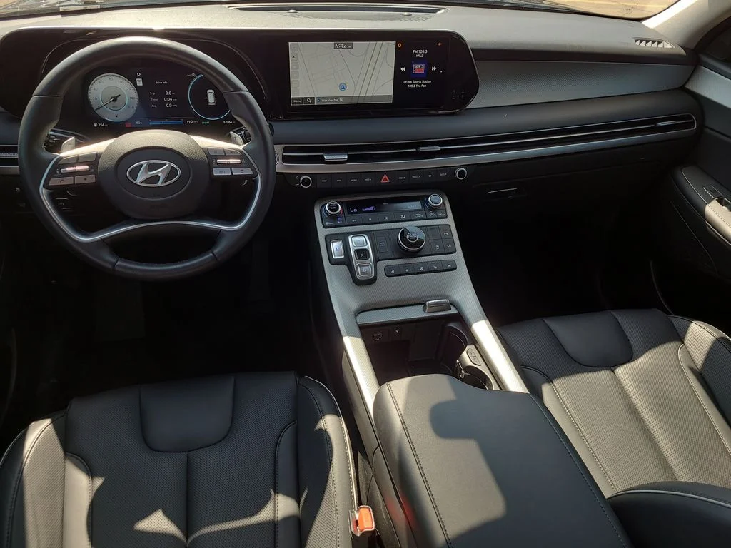 Used 2025 Red Hyundai SEL Premium image 19