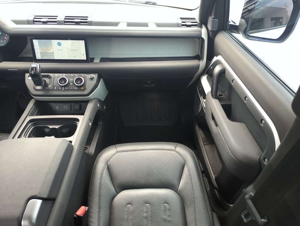 Used 2022  Land Rover S image 15