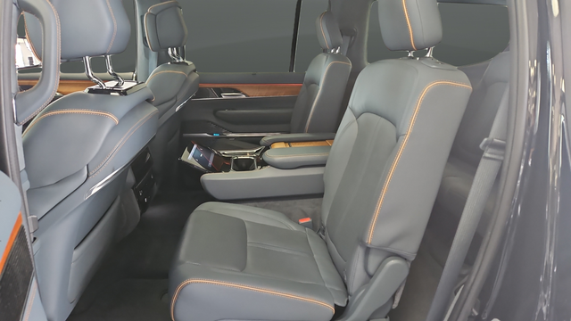 Used 2022 Diamond Black Crystal Pearlcoat Jeep Series II image 23