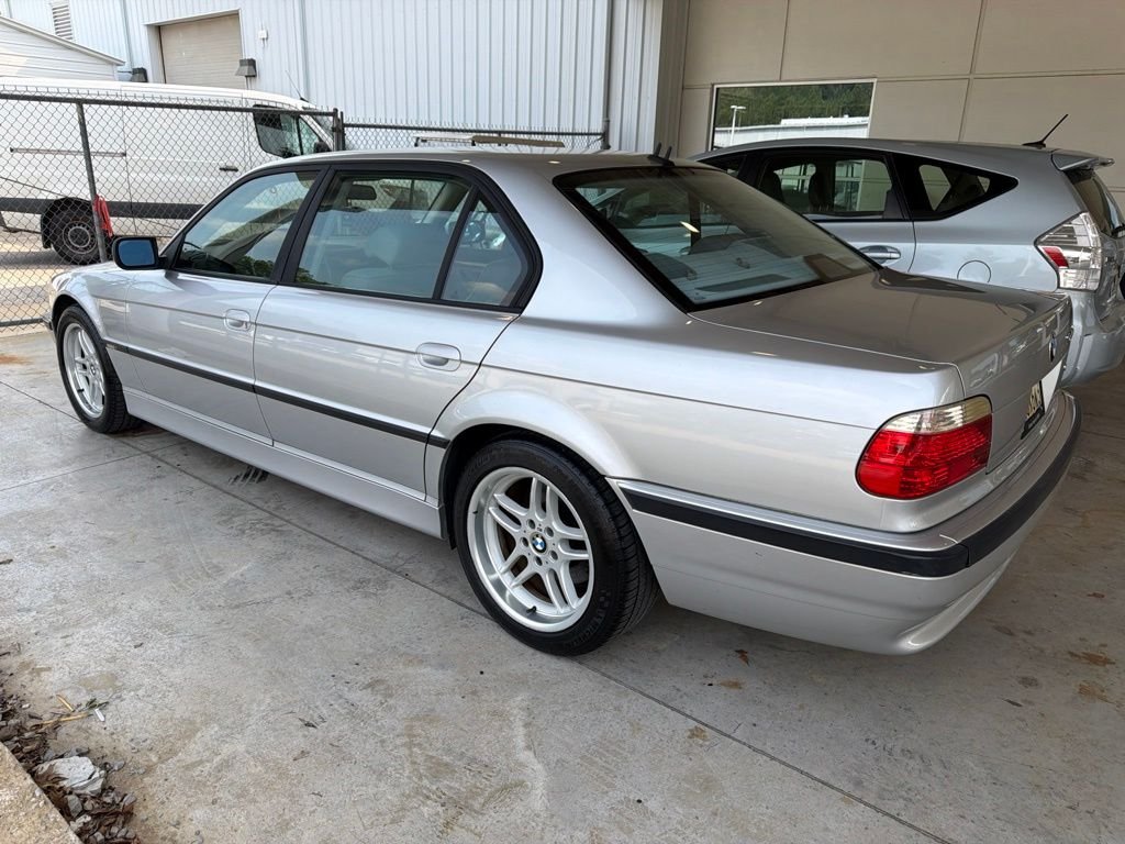 Used 2001 Gray BMW 740iL image 2