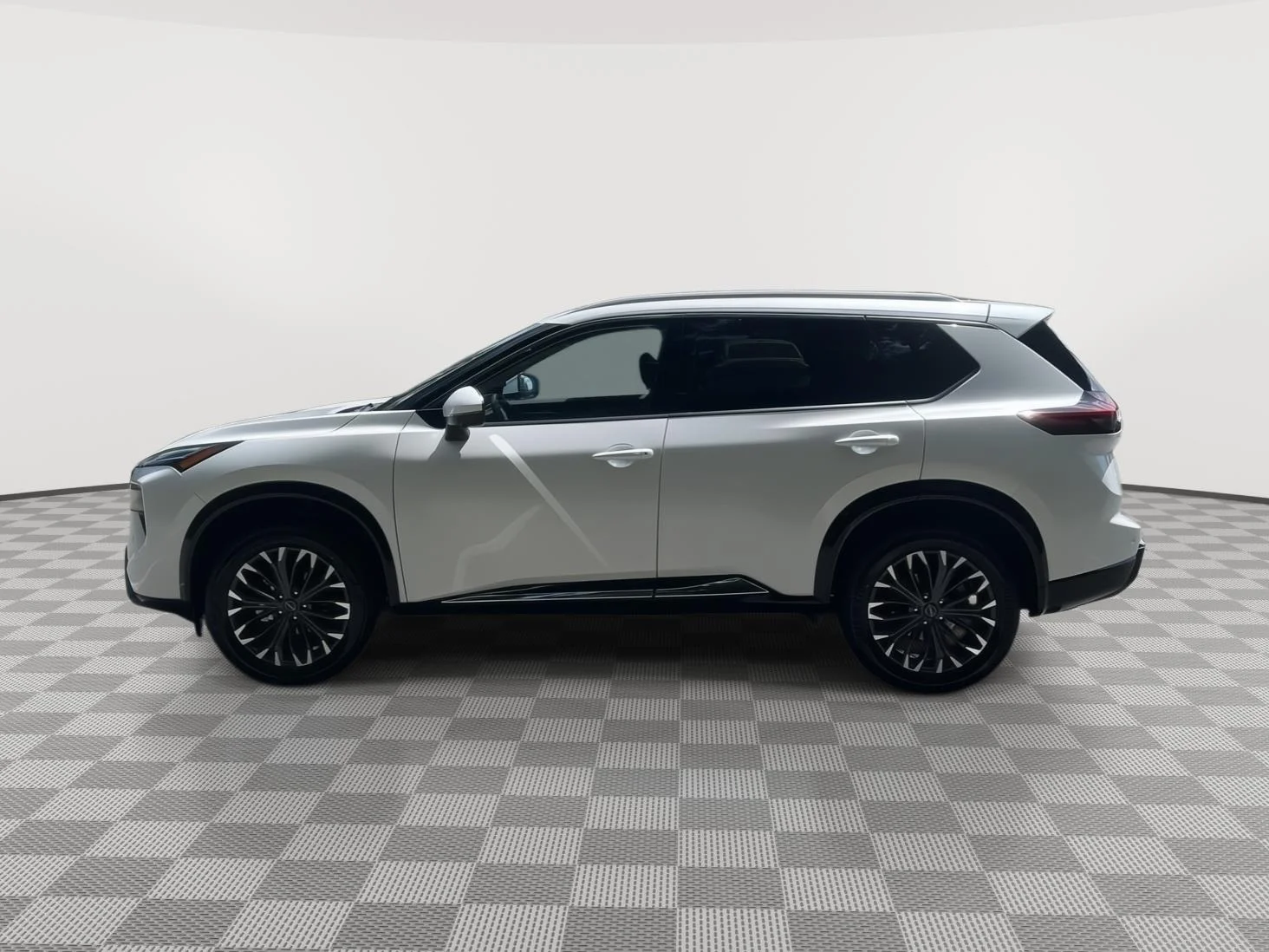 New 2026 Everest White Pearl TriCoat Nissan Platinum image 9
