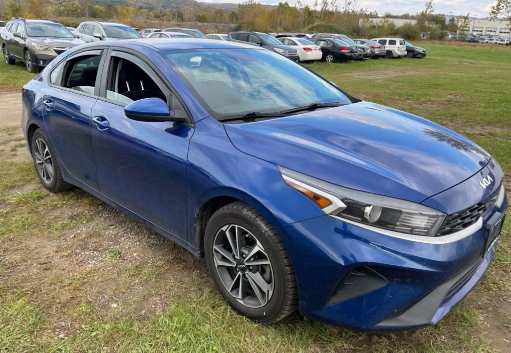 Used 2023 Blue Kia LXS image 5