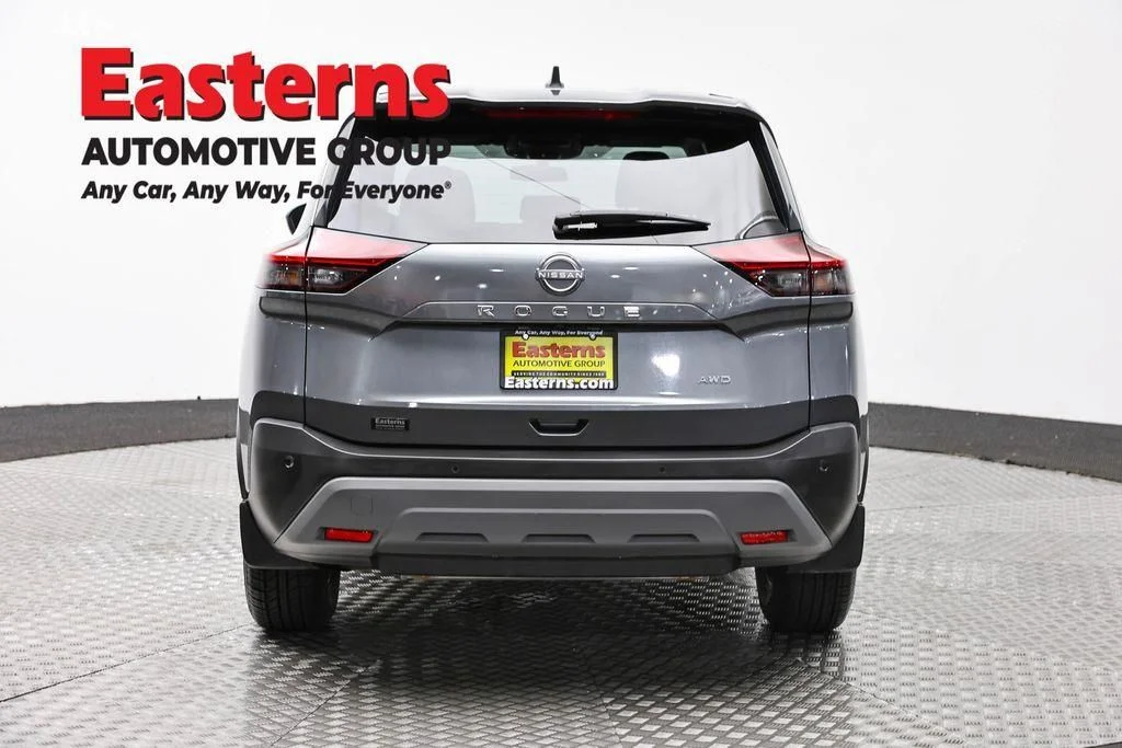 Used 2023 Gray Nissan S image 8