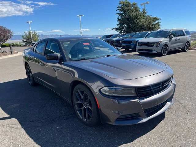 Used 2022 Granite Pearlcoat Dodge SXT image 4
