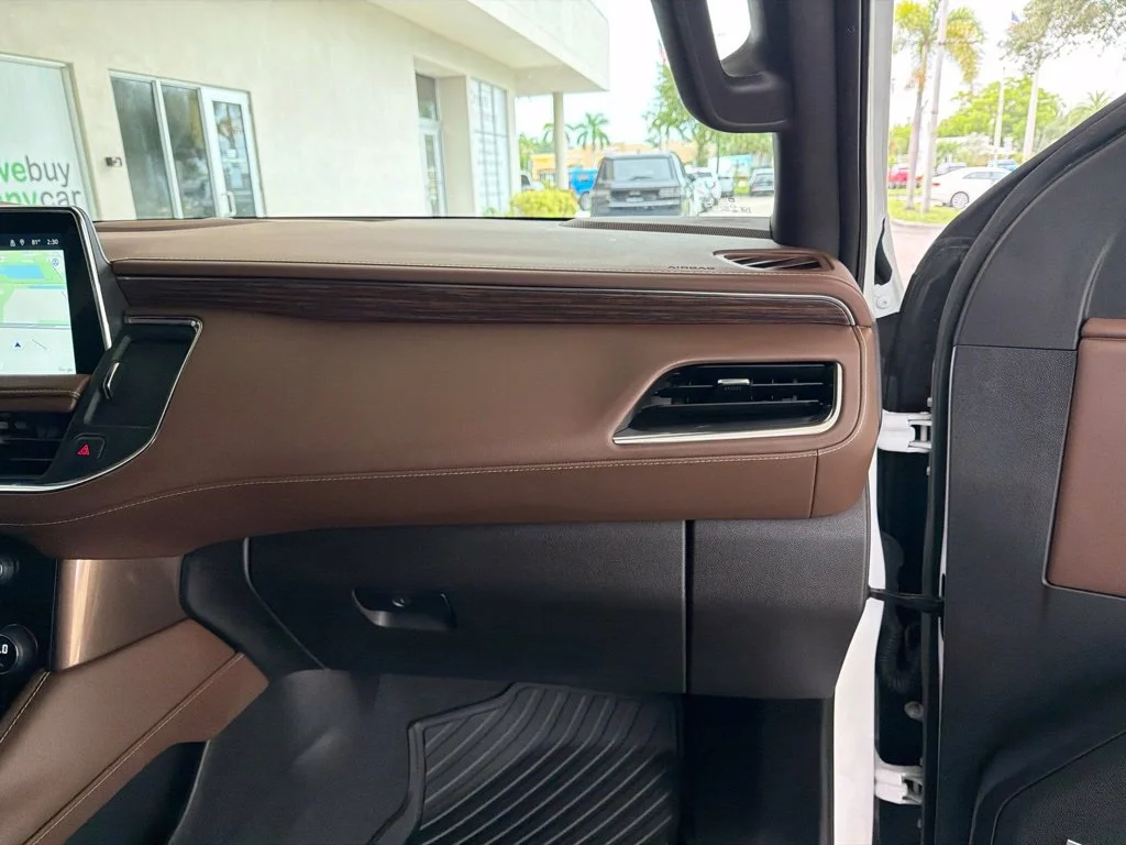 Used 2022 White Chevrolet High Country image 22