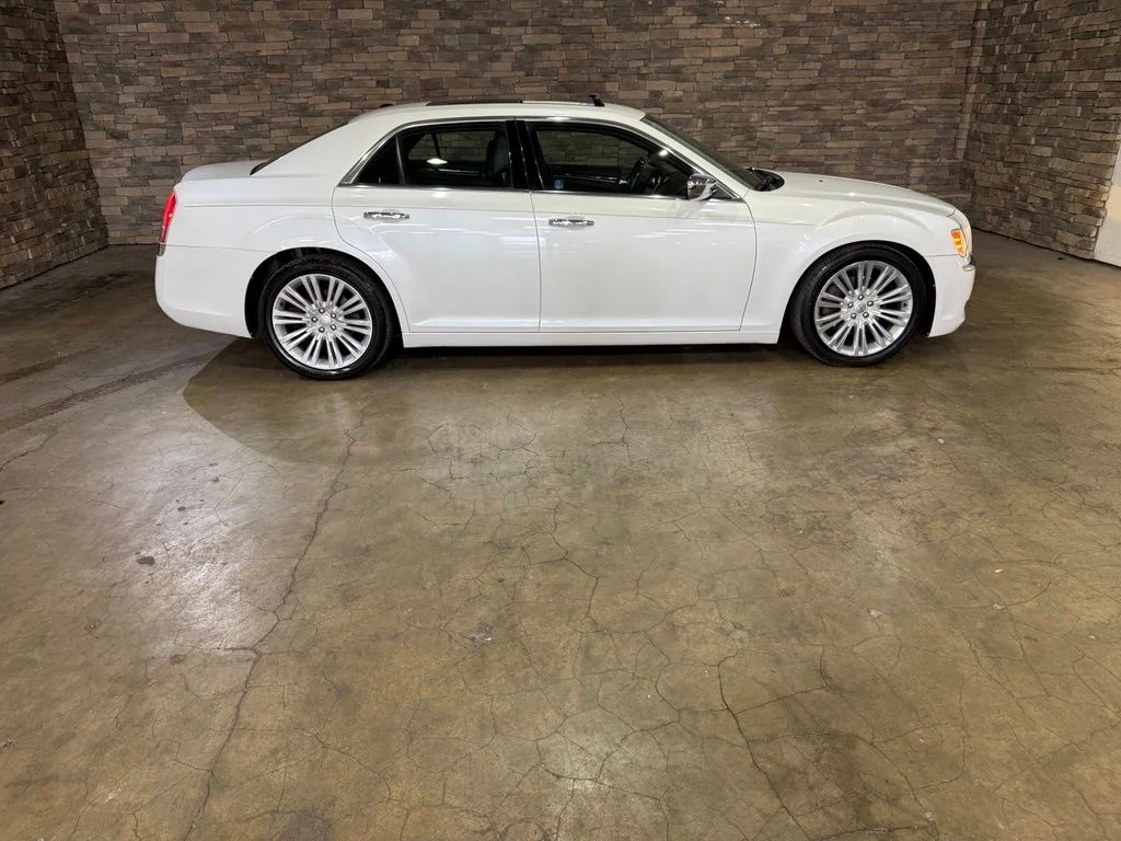 Used 2011 Ivory Chrysler Base image 10