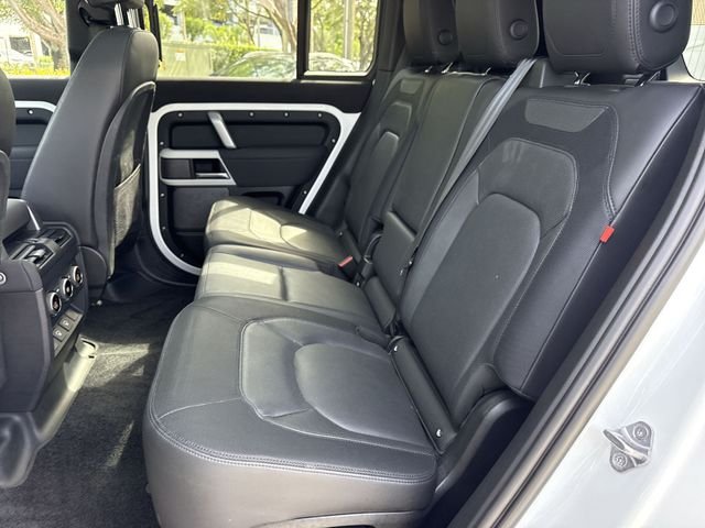Used 2023 White Land Rover X-Dynamic SE image 23