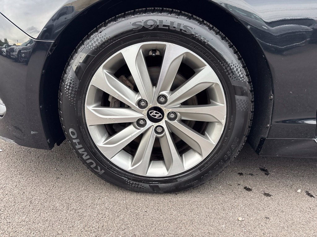 Used 2017 Black Hyundai Sport image 10