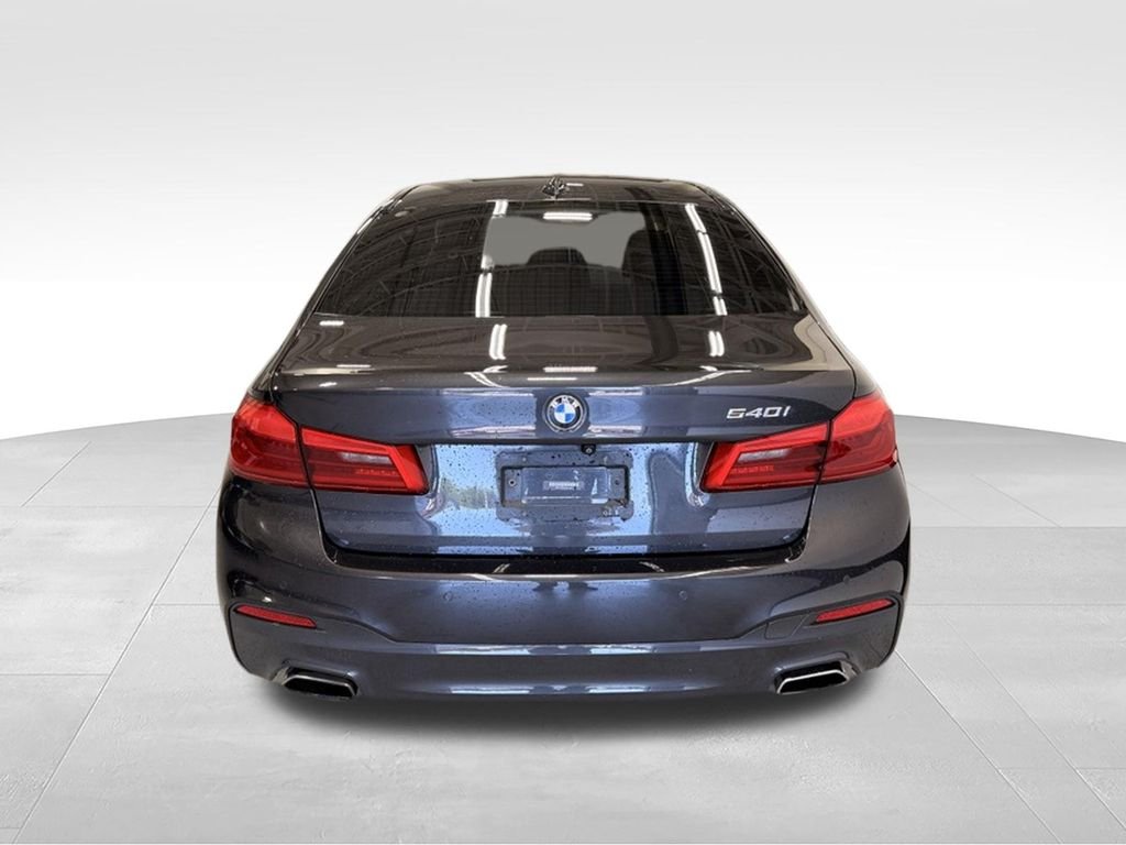Used 2017 Gray BMW  image 4