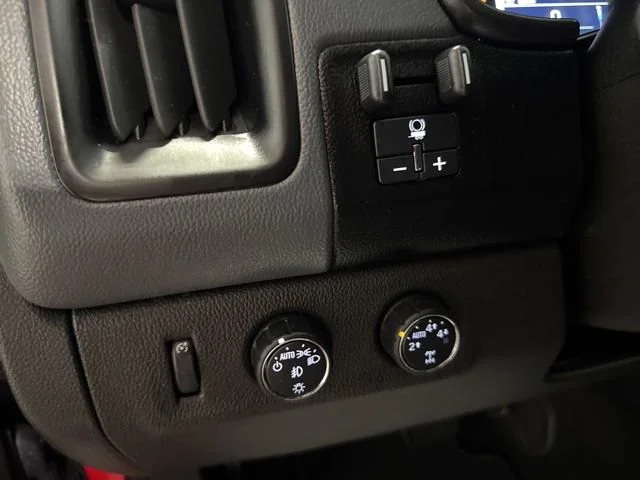 Used 2016 RED HOT Chevrolet 4WD Z71 image 17