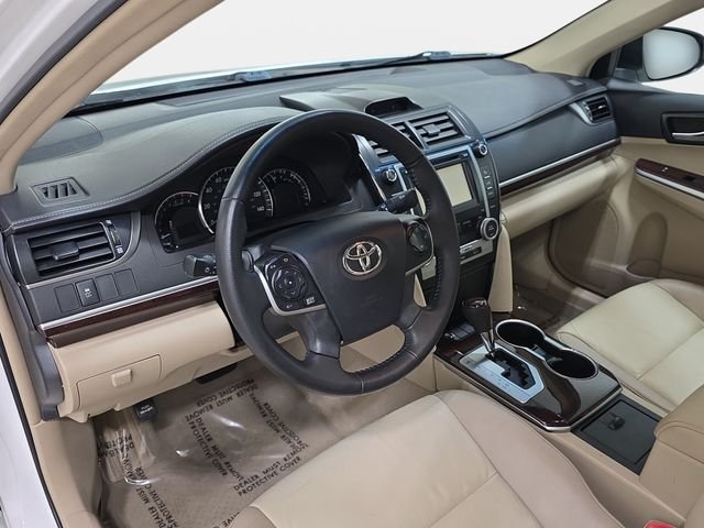 Used 2012 White Toyota XLE image 16