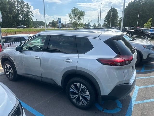 Used 2021 Brilliant Silver Metallic Nissan SV image 3