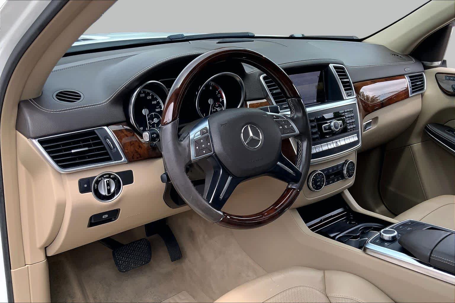 Used 2014 Polar White Mercedes-Benz GL 550 image 18