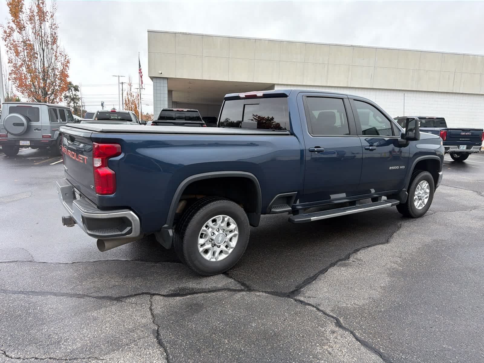 Used 2020 Northsky Blue Metallic Chevrolet LT image 9