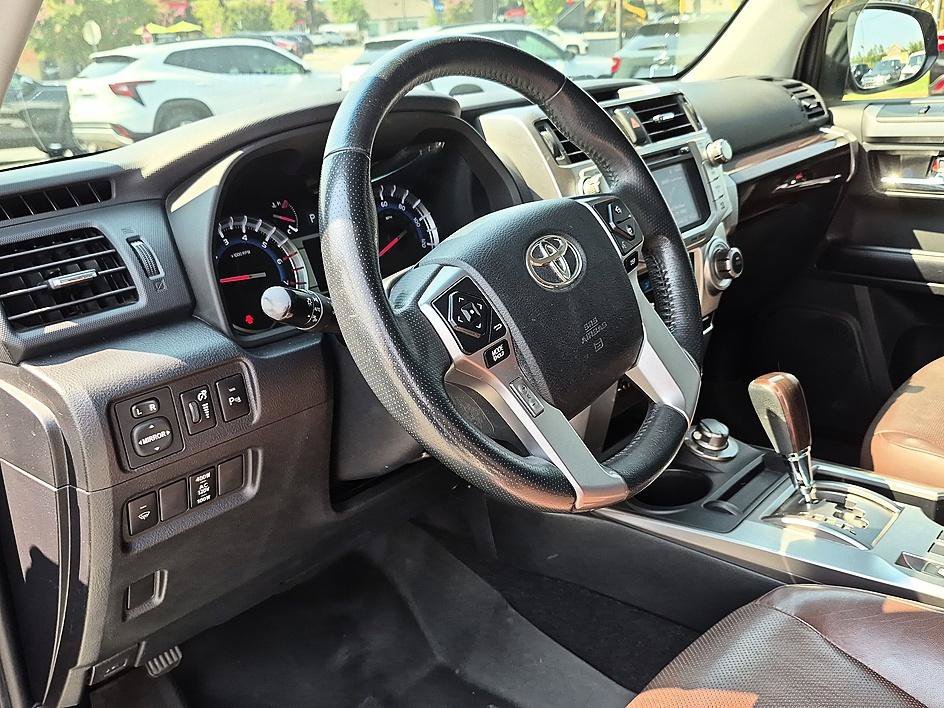 Used 2018  Toyota SR5 image 16