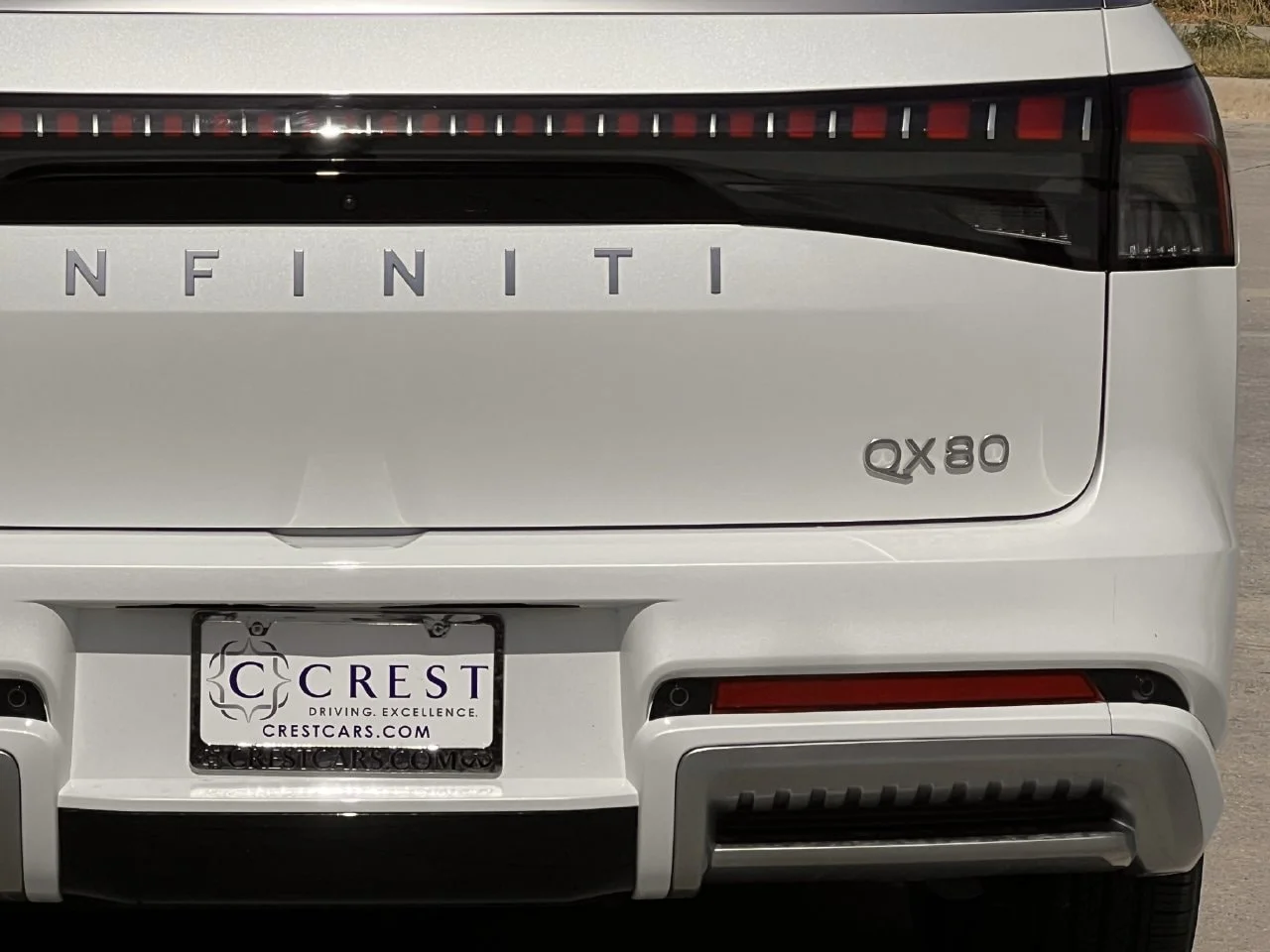 New 2027 RADIANT WHITE INFINITI Luxe 4WD image 5