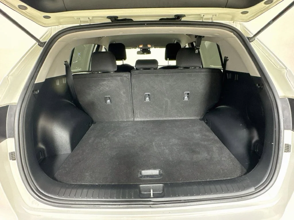 Used 2022 White Kia LX image 30