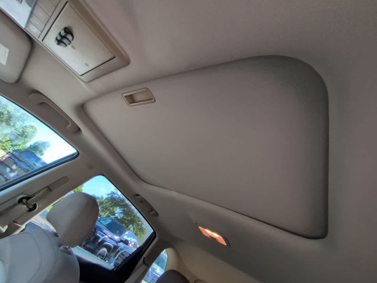 Used 2009 Ruby Red Saturn I4 image 19