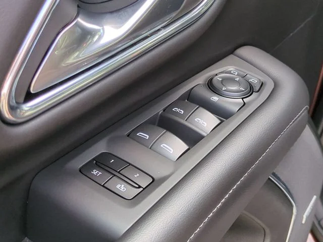 Used 2023 Orange Chevrolet Z71 image 13
