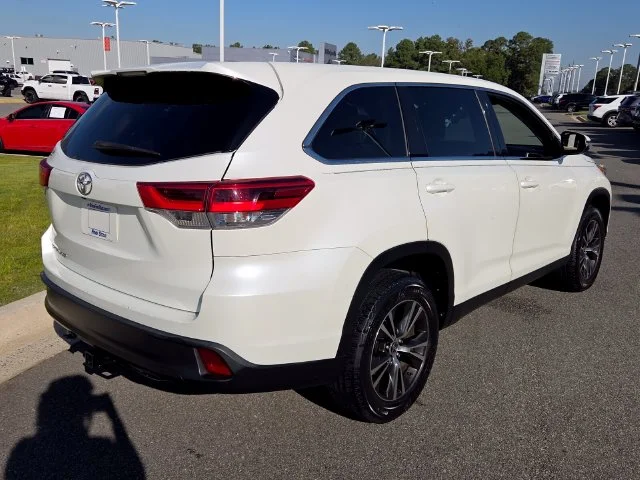 Used 2019 White Toyota LE image 14