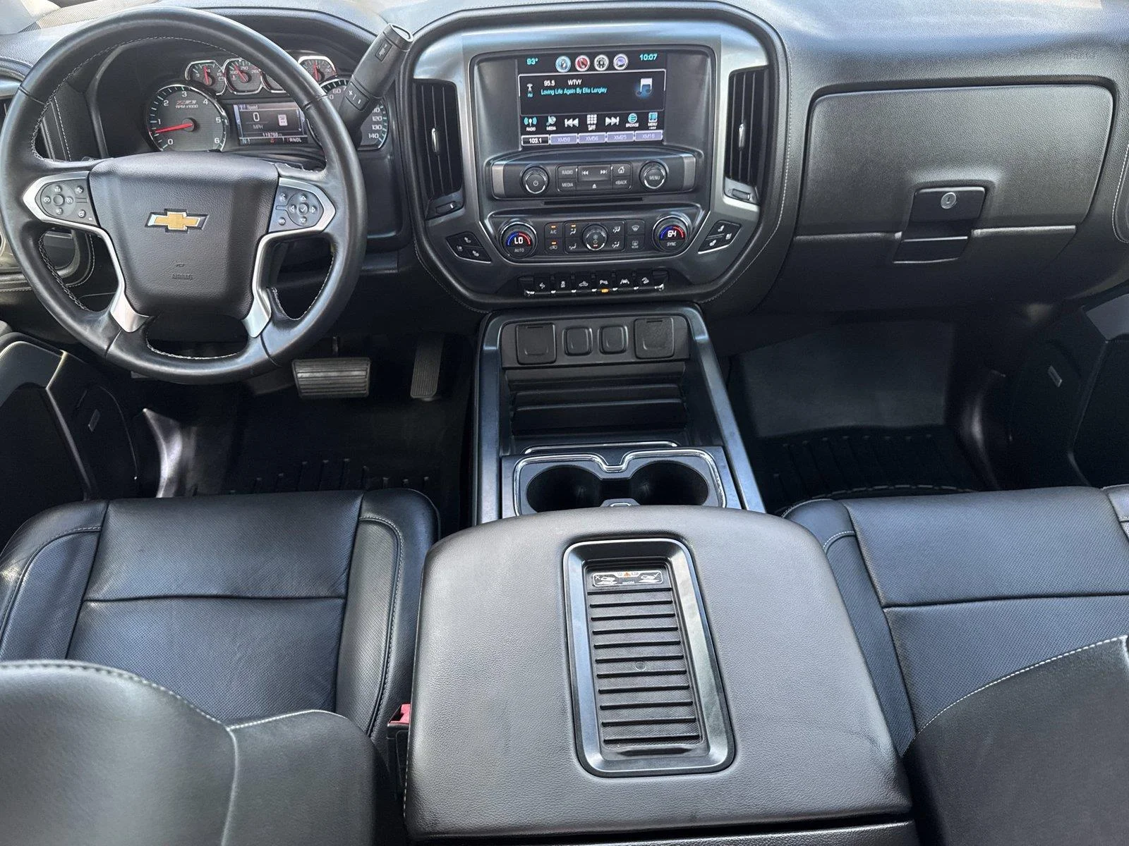 Used 2018 IRIDESCENT PEARL TRICOAT Chevrolet LTZ image 13