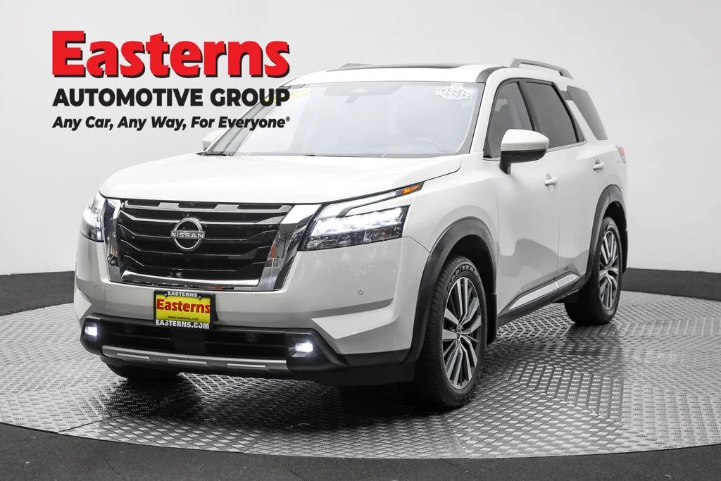 Used 2022 White Nissan Platinum image 1