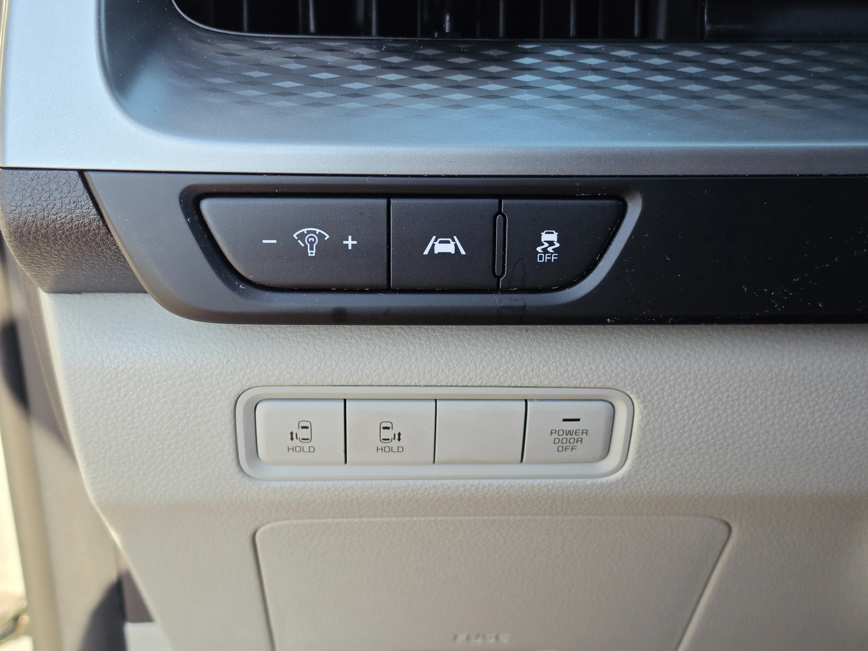 Used 2023 Silky Silver Kia LX image 30